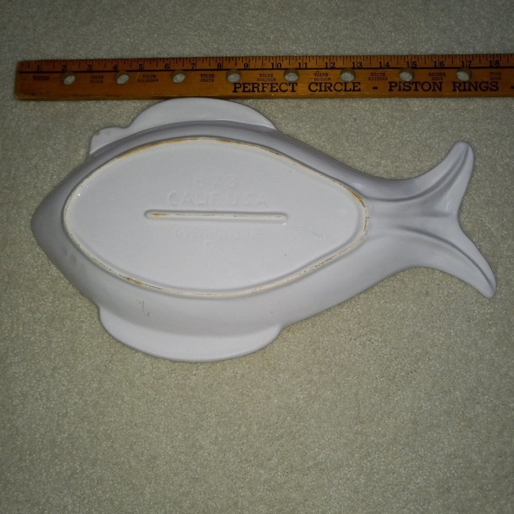 Vintage California Pottery Figural Fish Baking/Serving Plate - Picture 3 of 3